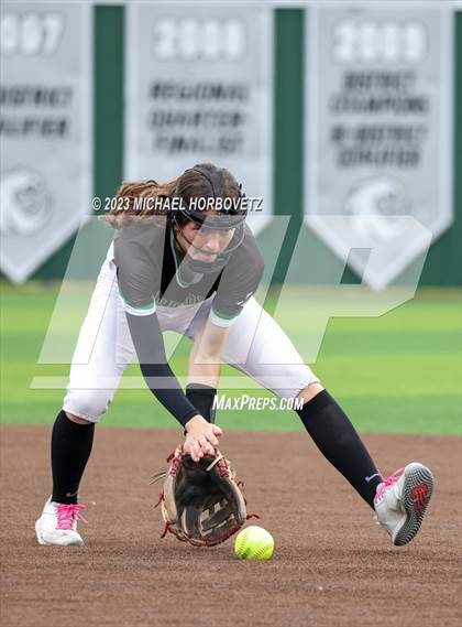 Thumbnail 1 in Southlake Carroll vs. Guyer (UIL 6A Regional Semifinal) photogallery.