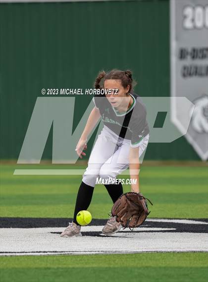 Thumbnail 1 in Southlake Carroll vs. Guyer (UIL 6A Regional Semifinal) photogallery.