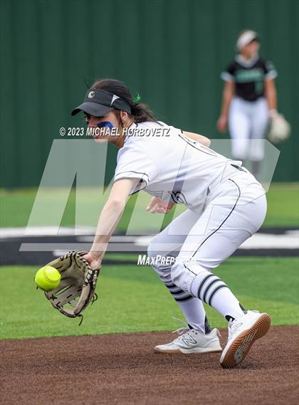 Thumbnail 2 in Southlake Carroll vs. Guyer (UIL 6A Regional Semifinal) photogallery.