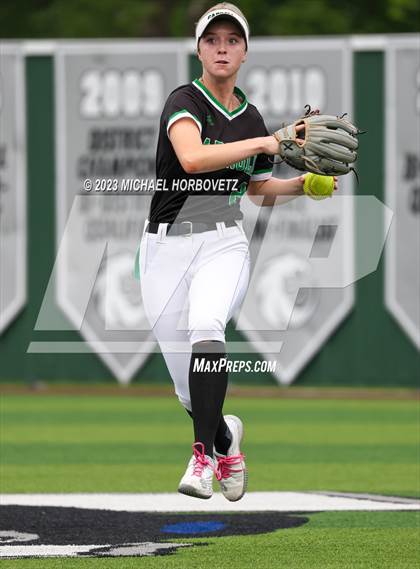 Thumbnail 2 in Southlake Carroll vs. Guyer (UIL 6A Regional Semifinal) photogallery.