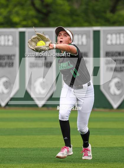 Thumbnail 2 in Southlake Carroll vs. Guyer (UIL 6A Regional Semifinal) photogallery.