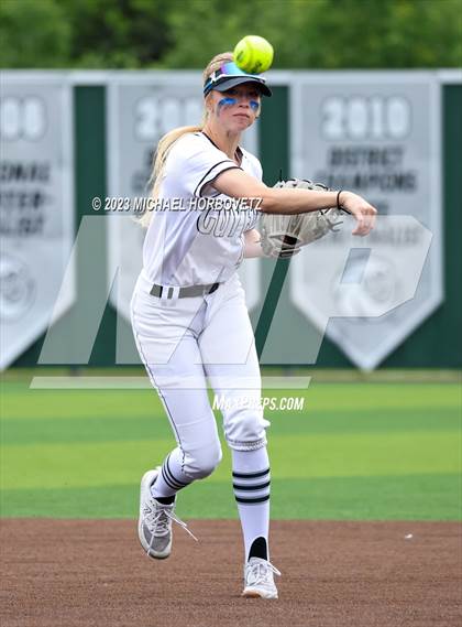 Thumbnail 3 in Southlake Carroll vs. Guyer (UIL 6A Regional Semifinal) photogallery.