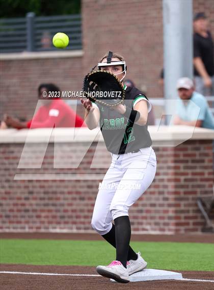 Thumbnail 2 in Southlake Carroll vs. Guyer (UIL 6A Regional Semifinal) photogallery.