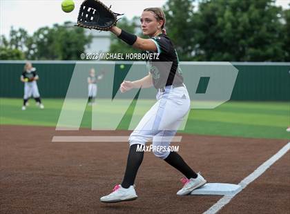 Thumbnail 3 in Southlake Carroll vs. Guyer (UIL 6A Regional Semifinal) photogallery.