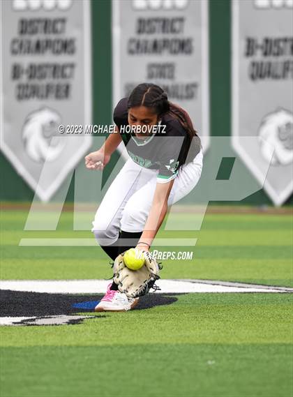 Thumbnail 2 in Southlake Carroll vs. Guyer (UIL 6A Regional Semifinal) photogallery.