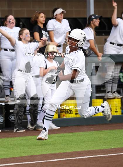 Thumbnail 3 in Southlake Carroll vs. Guyer (UIL 6A Regional Semifinal) photogallery.