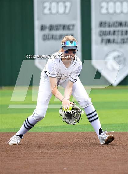 Thumbnail 1 in Southlake Carroll vs. Guyer (UIL 6A Regional Semifinal) photogallery.