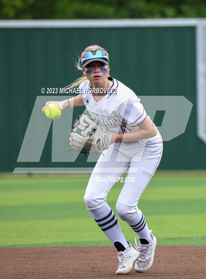 Thumbnail 3 in Southlake Carroll vs. Guyer (UIL 6A Regional Semifinal) photogallery.