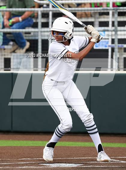 Thumbnail 2 in Southlake Carroll vs. Guyer (UIL 6A Regional Semifinal) photogallery.