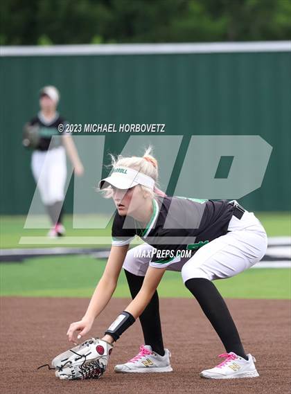 Thumbnail 1 in Southlake Carroll vs. Guyer (UIL 6A Regional Semifinal) photogallery.