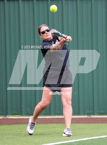 Thumbnail 2 in Southlake Carroll vs. Guyer (UIL 6A Regional Semifinal) photogallery.