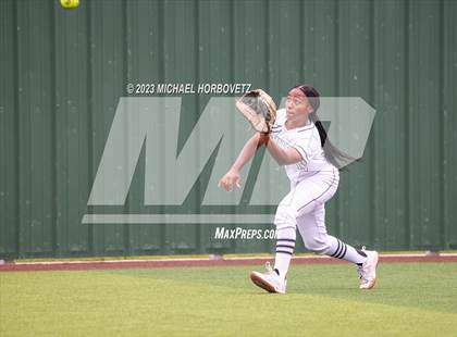Thumbnail 3 in Southlake Carroll vs. Guyer (UIL 6A Regional Semifinal) photogallery.