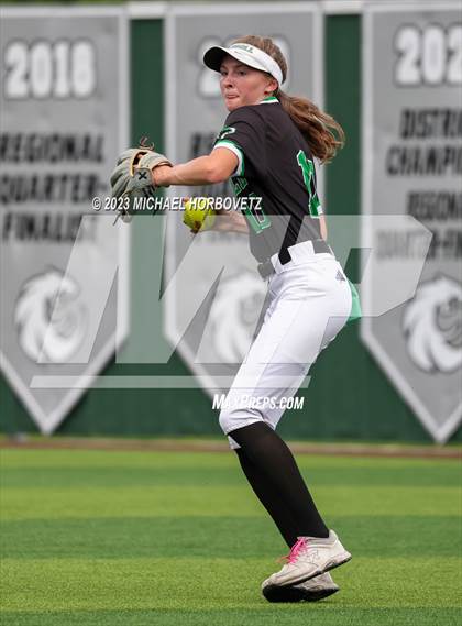 Thumbnail 2 in Southlake Carroll vs. Guyer (UIL 6A Regional Semifinal) photogallery.