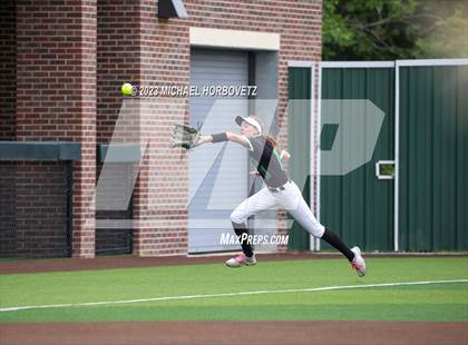 Thumbnail 3 in Southlake Carroll vs. Guyer (UIL 6A Regional Semifinal) photogallery.