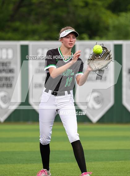 Thumbnail 2 in Southlake Carroll vs. Guyer (UIL 6A Regional Semifinal) photogallery.