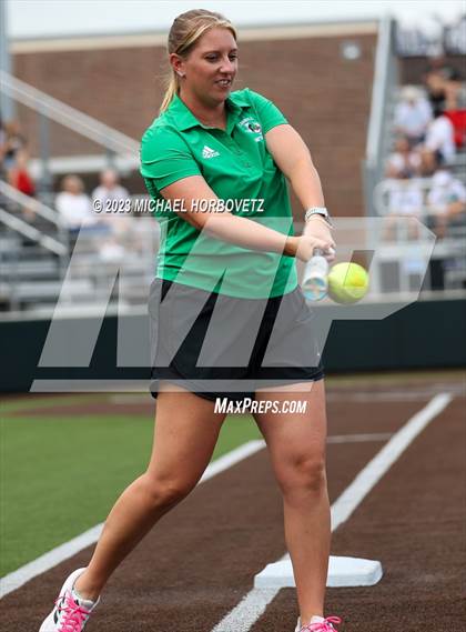 Thumbnail 2 in Southlake Carroll vs. Guyer (UIL 6A Regional Semifinal) photogallery.