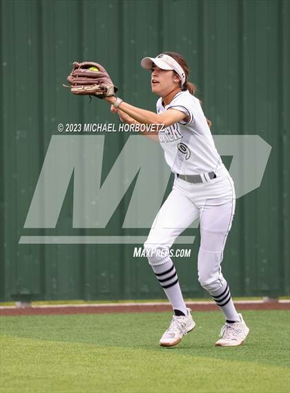 Thumbnail 2 in Southlake Carroll vs. Guyer (UIL 6A Regional Semifinal) photogallery.