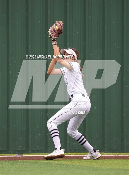 Thumbnail 3 in Southlake Carroll vs. Guyer (UIL 6A Regional Semifinal) photogallery.