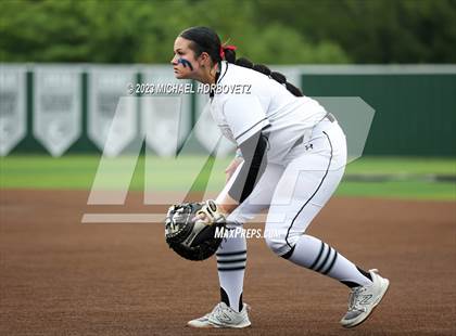 Thumbnail 2 in Southlake Carroll vs. Guyer (UIL 6A Regional Semifinal) photogallery.