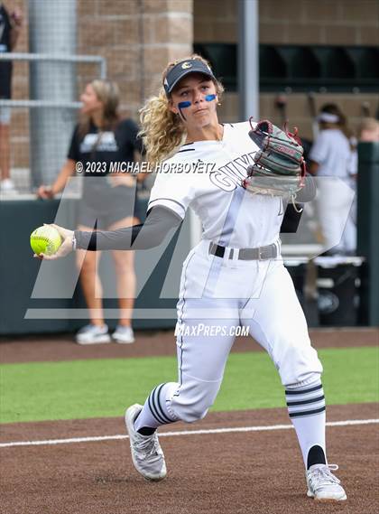 Thumbnail 3 in Southlake Carroll vs. Guyer (UIL 6A Regional Semifinal) photogallery.
