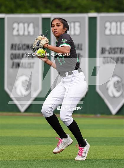 Thumbnail 1 in Southlake Carroll vs. Guyer (UIL 6A Regional Semifinal) photogallery.
