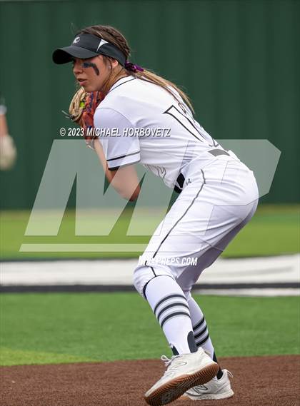Thumbnail 1 in Southlake Carroll vs. Guyer (UIL 6A Regional Semifinal) photogallery.