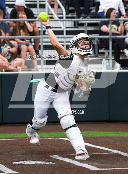 Thumbnail 3 in Southlake Carroll vs. Guyer (UIL 6A Regional Semifinal) photogallery.
