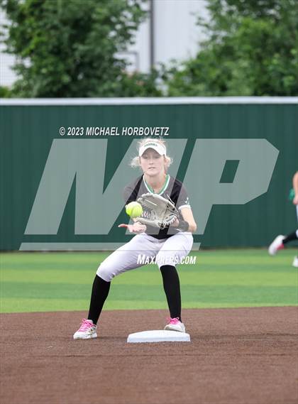 Thumbnail 1 in Southlake Carroll vs. Guyer (UIL 6A Regional Semifinal) photogallery.