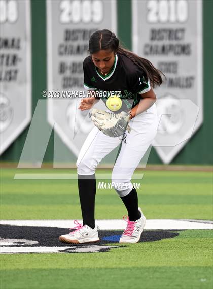 Thumbnail 3 in Southlake Carroll vs. Guyer (UIL 6A Regional Semifinal) photogallery.