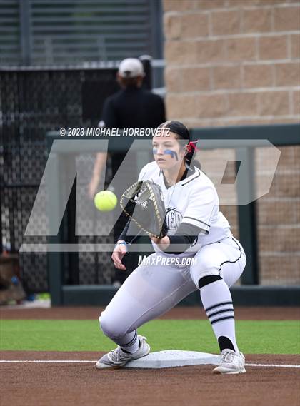 Thumbnail 1 in Southlake Carroll vs. Guyer (UIL 6A Regional Semifinal) photogallery.