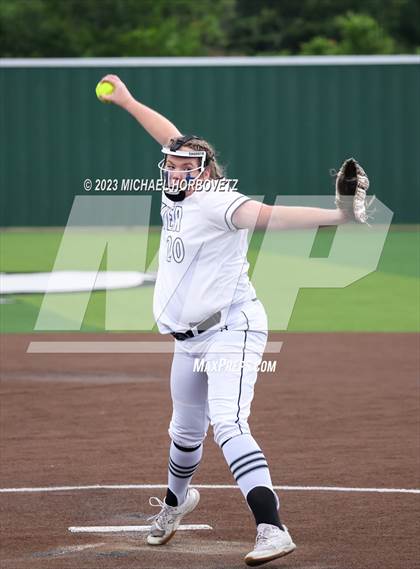 Thumbnail 2 in Southlake Carroll vs. Guyer (UIL 6A Regional Semifinal) photogallery.