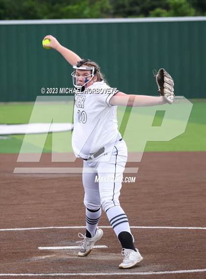 Thumbnail 2 in Southlake Carroll vs. Guyer (UIL 6A Regional Semifinal) photogallery.
