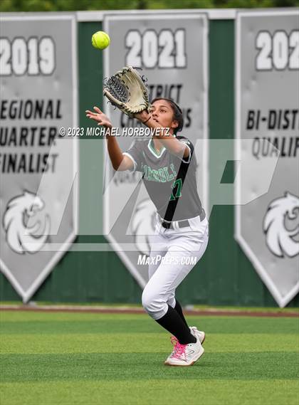 Thumbnail 3 in Southlake Carroll vs. Guyer (UIL 6A Regional Semifinal) photogallery.