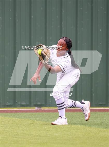Thumbnail 1 in Southlake Carroll vs. Guyer (UIL 6A Regional Semifinal) photogallery.