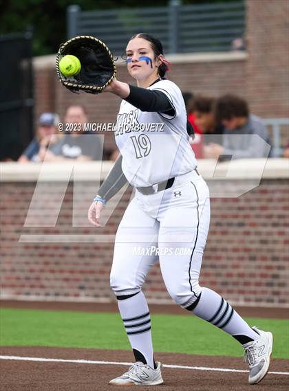 Thumbnail 1 in Southlake Carroll vs. Guyer (UIL 6A Regional Semifinal) photogallery.