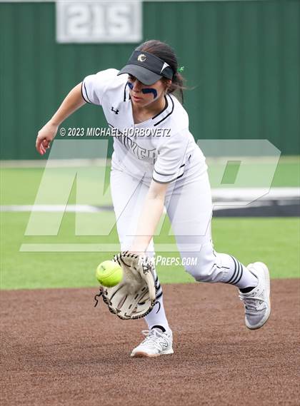 Thumbnail 3 in Southlake Carroll vs. Guyer (UIL 6A Regional Semifinal) photogallery.