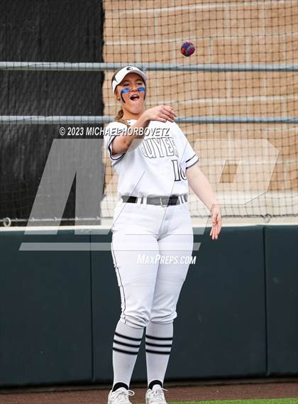 Thumbnail 3 in Southlake Carroll vs. Guyer (UIL 6A Regional Semifinal) photogallery.
