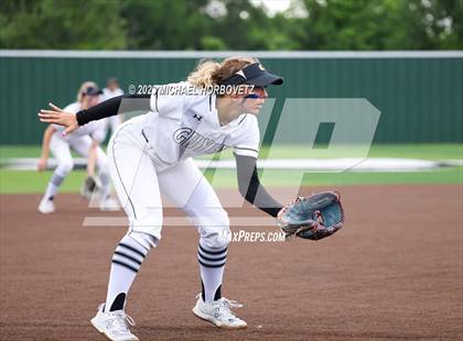 Thumbnail 3 in Southlake Carroll vs. Guyer (UIL 6A Regional Semifinal) photogallery.