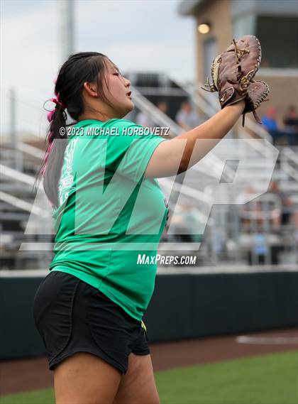 Thumbnail 3 in Southlake Carroll vs. Guyer (UIL 6A Regional Semifinal) photogallery.