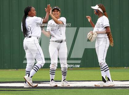 Thumbnail 1 in Southlake Carroll vs. Guyer (UIL 6A Regional Semifinal) photogallery.