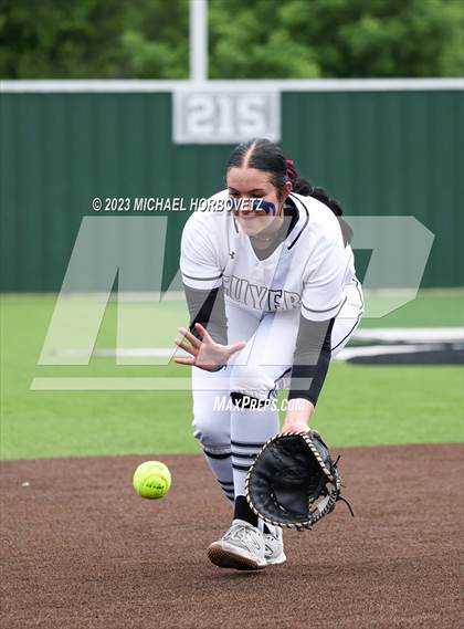 Thumbnail 2 in Southlake Carroll vs. Guyer (UIL 6A Regional Semifinal) photogallery.