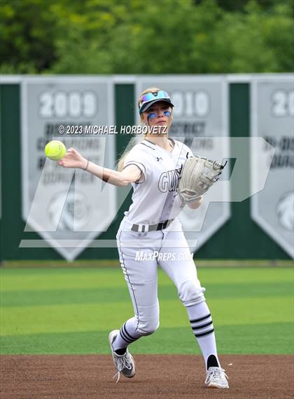 Thumbnail 1 in Southlake Carroll vs. Guyer (UIL 6A Regional Semifinal) photogallery.