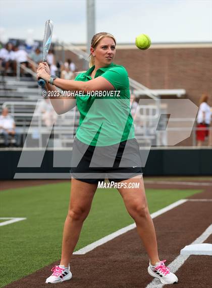 Thumbnail 3 in Southlake Carroll vs. Guyer (UIL 6A Regional Semifinal) photogallery.