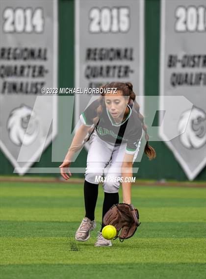 Thumbnail 2 in Southlake Carroll vs. Guyer (UIL 6A Regional Semifinal) photogallery.