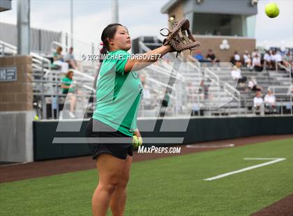Thumbnail 1 in Southlake Carroll vs. Guyer (UIL 6A Regional Semifinal) photogallery.