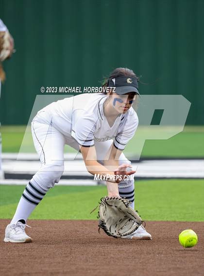 Thumbnail 2 in Southlake Carroll vs. Guyer (UIL 6A Regional Semifinal) photogallery.