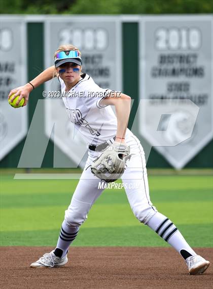 Thumbnail 3 in Southlake Carroll vs. Guyer (UIL 6A Regional Semifinal) photogallery.