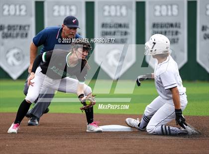 Thumbnail 2 in Southlake Carroll vs. Guyer (UIL 6A Regional Semifinal) photogallery.