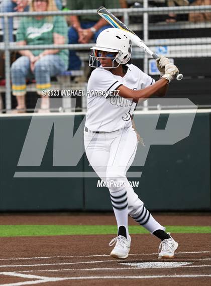 Thumbnail 3 in Southlake Carroll vs. Guyer (UIL 6A Regional Semifinal) photogallery.