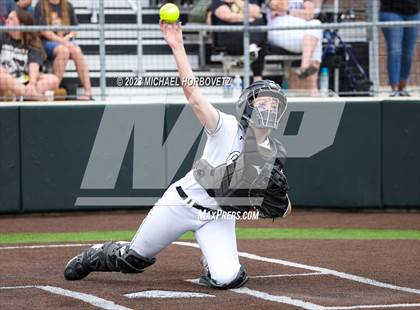 Thumbnail 3 in Southlake Carroll vs. Guyer (UIL 6A Regional Semifinal) photogallery.